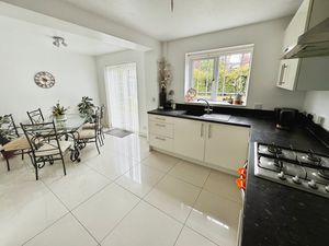 Kitchen Diner- click for photo gallery